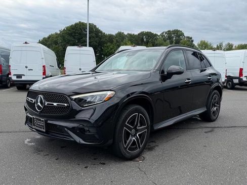 Used 2023 Mercedes-Benz GLC 300 4MATIC image 3