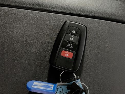 Used 2022 Toyota Highlander XSE image 36