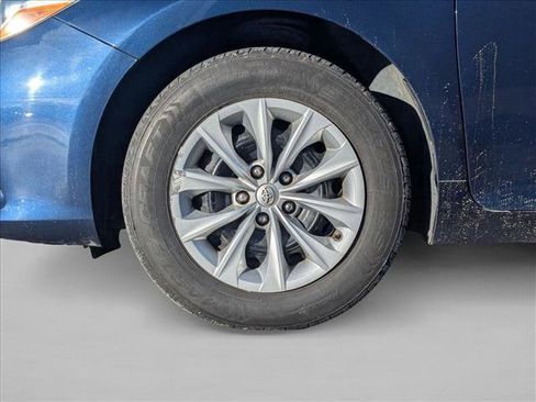 Used 2017 Toyota Camry LE image 22