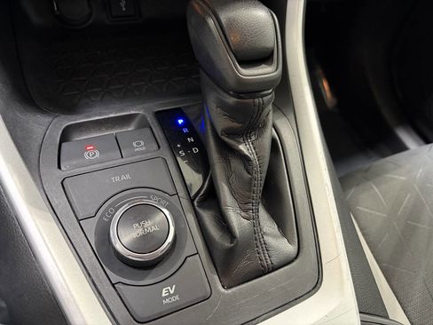 Used 2020 Toyota RAV4 XLE image 13