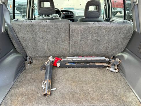 Used 2002 Chevrolet Tracker 4WD w/ Preferred Equipment Group image 19