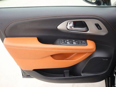 New 2026 Chrysler Pacifica Pinnacle image 19