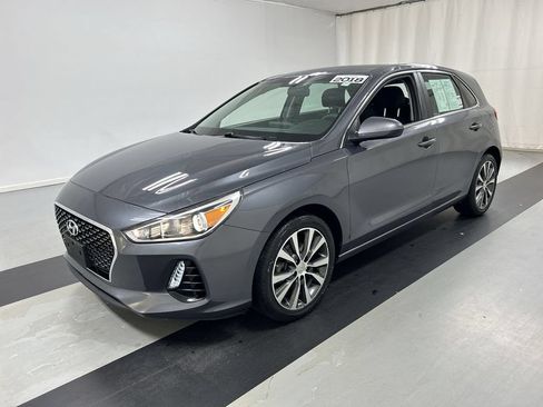 Used 2018 Hyundai Elantra GT FWD image 5