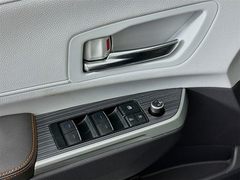 Used 2022 Toyota Sienna XSE image 18