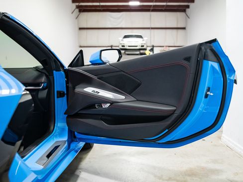 Used 2021 Chevrolet Corvette Stingray Coupe w/ Z51 Performance Package RWD image 30