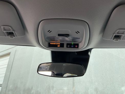 Used 2025 Chevrolet Trax LT image 15