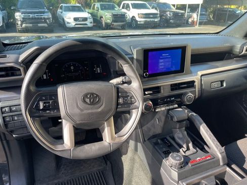 Used 2025 Toyota 4Runner SR5 AWD/4WD image 14