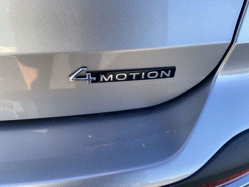 Used 2025 Volkswagen Taos SE w/ Panoramic Sunroof Package image 15