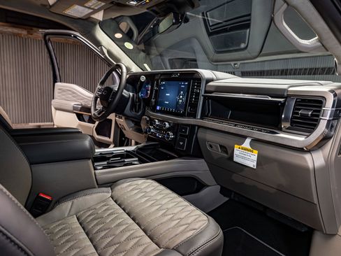 Used 2026 Ford F450 Platinum w/ Platinum Plus Package image 17