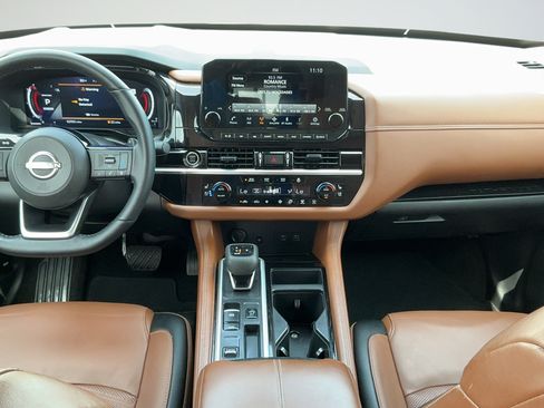 Used 2024 Nissan Pathfinder Platinum FWD image 7