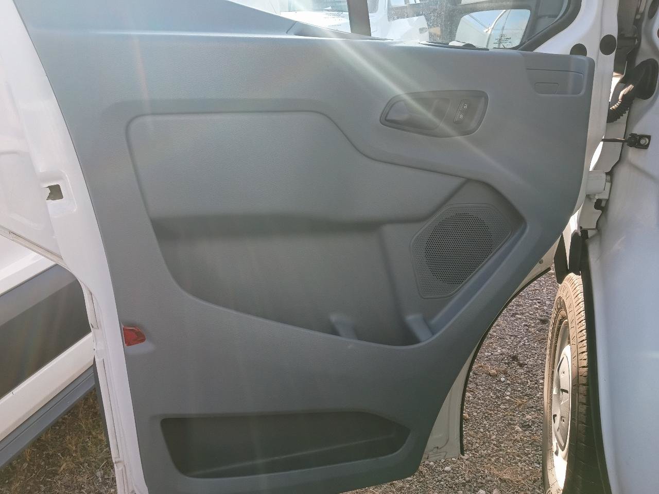 Used 2016 Ford Transit 250 130 Low Roof RWD image 9