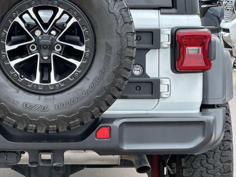 Used 2024 Jeep Wrangler Unlimited Rubicon w/ XTREMEE 35" Tire Package AWD/4WD image 6