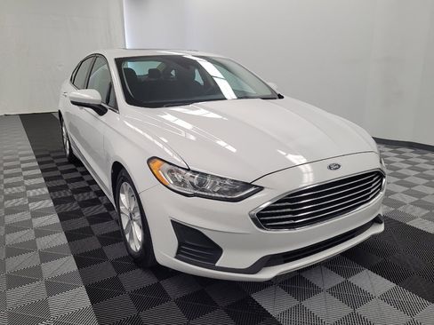 Used 2020 Ford Fusion SE FWD image 14