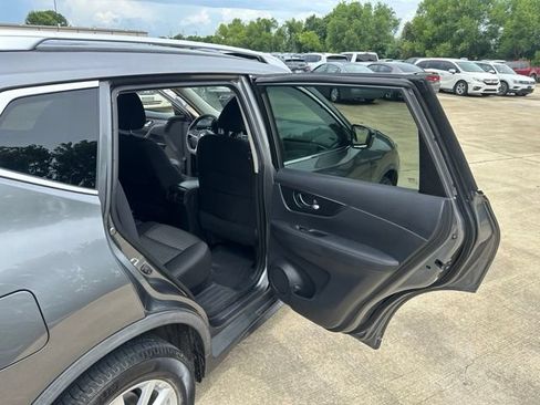 Used 2020 Nissan Rogue SV FWD image 13