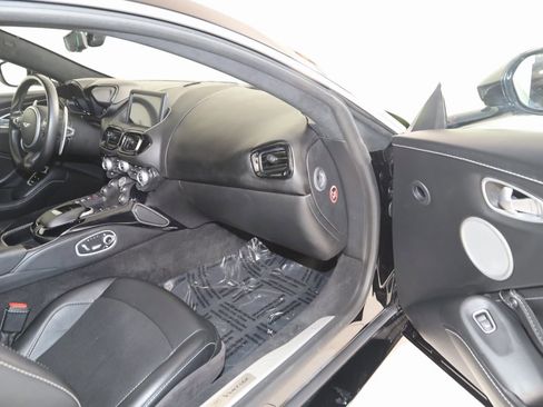 Used 2019 Aston Martin V8 Vantage Coupe image 36