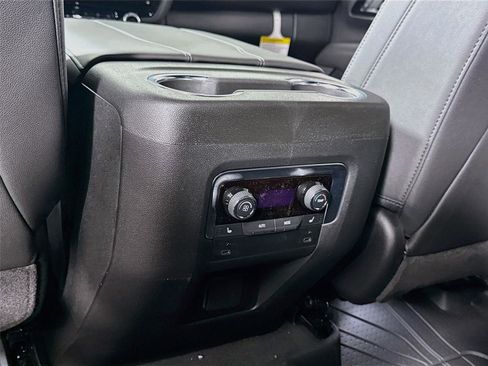 New 2026 Chevrolet Suburban LT w/ Comfort Package AWD/4WD image 19