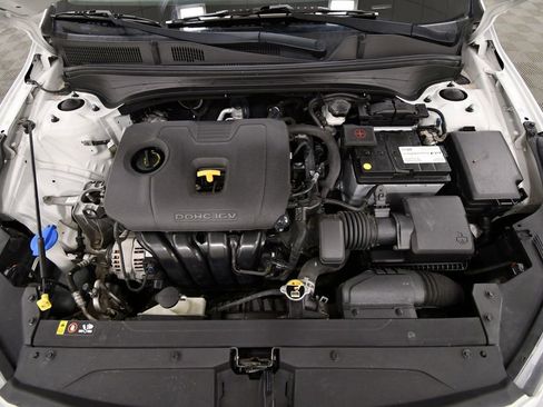 Certified 2019 Kia Forte LXS FWD image 12