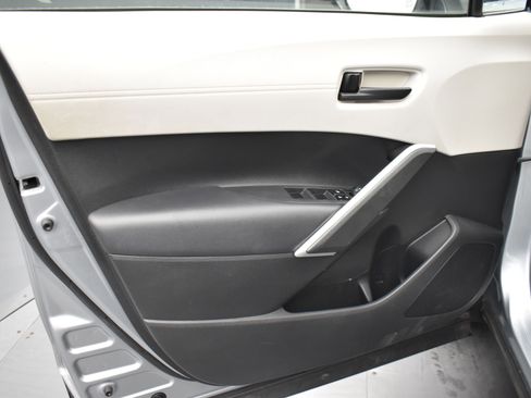 Used 2022 Toyota Corolla Cross LE image 5