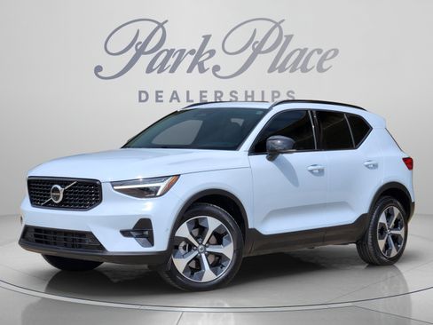 Used 2026 Volvo XC40 B5 Plus w/ Protection Package Premier AWD/4WD image 1