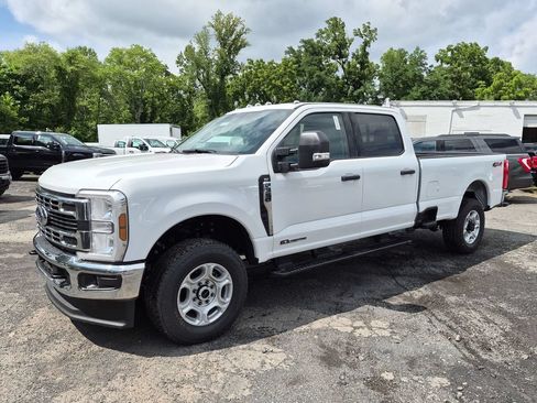 New 2026 Ford F350 XLT w/ Snow Plow/Camper Package AWD/4WD image 2