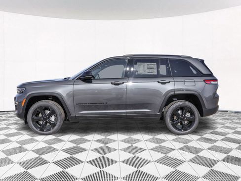New 2025 Jeep Grand Cherokee Limited w/ Luxury Tech Group II image 13