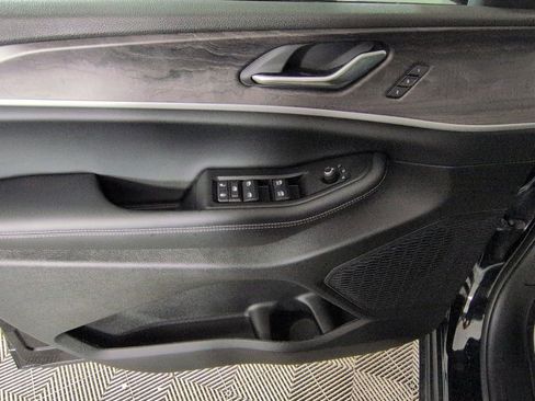 Certified 2025 Jeep Grand Cherokee Limited w/ Black Appearance Package image 28