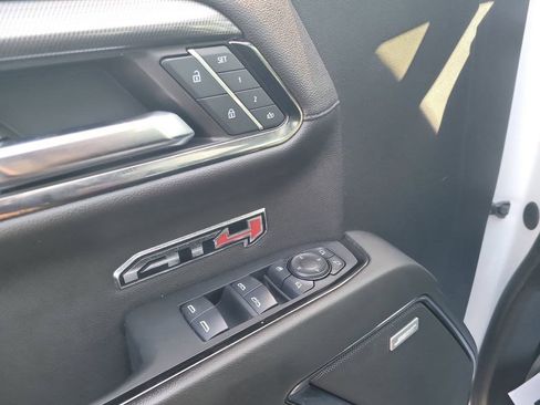 Used 2024 GMC Sierra 1500 AT4 w/ Technology Package AWD/4WD image 11