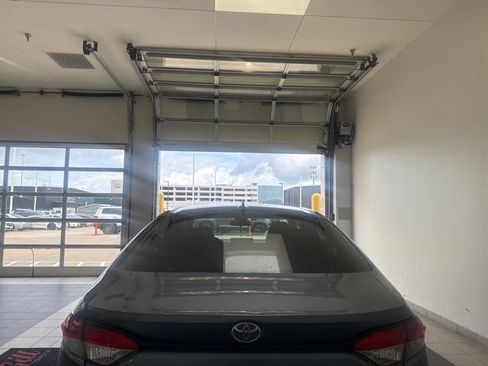 Used 2020 Toyota Corolla LE FWD image 16