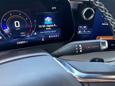 Used 2025 Chevrolet Traverse LT image 28