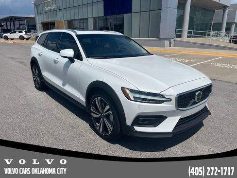 Certified 2026 Volvo V60 B5 Cross Country Plus w/ Climate Package AWD/4WD image 3