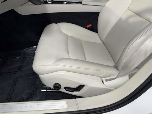 Used 2023 Volvo S60 B5 Plus image 3