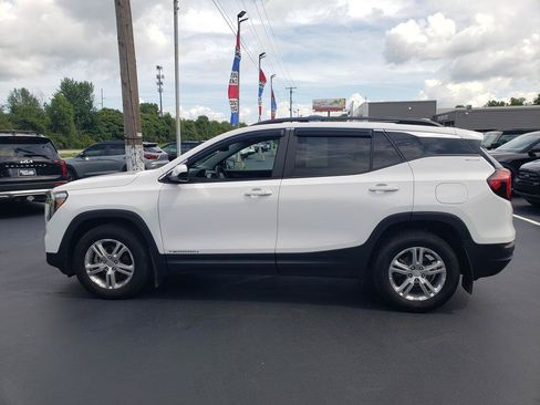 Used 2022 GMC Terrain SLE w/ Driver Convenience Package AWD/4WD image 9