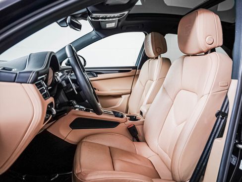 Certified 2023 Porsche Macan S AWD/4WD image 5