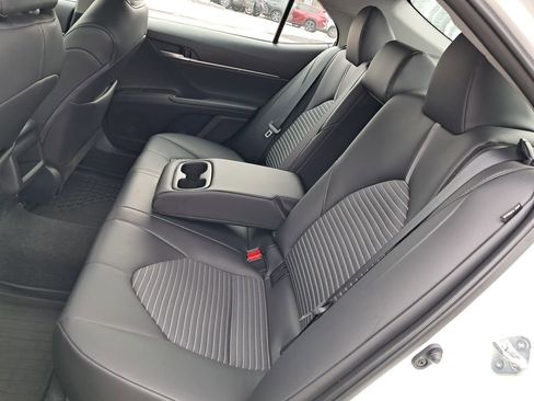 Used 2024 Toyota Camry SE image 13