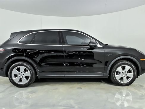Used 2023 Porsche Cayenne AWD/4WD image 11