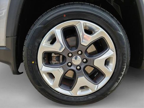 Used 2018 Jeep Compass Limited w/ Navigation Group image 24