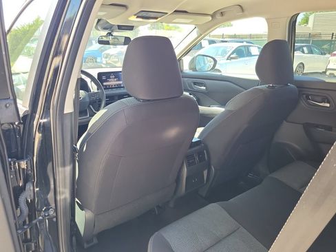 Used 2025 Nissan Rogue SV FWD image 10