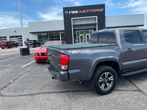 Used 2017 Toyota Tacoma TRD Sport w/ Tow Package (A/T) AWD/4WD image 14