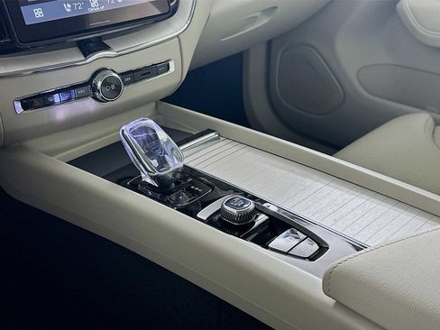 New 2026 Volvo XC60 B5 Ultra w/ Climate Package PRO image 16