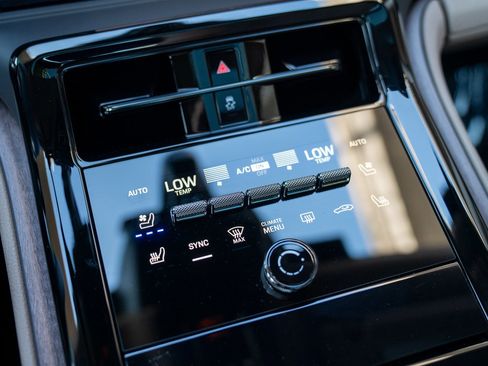 Certified 2025 Porsche Panamera 4 AWD/4WD image 20