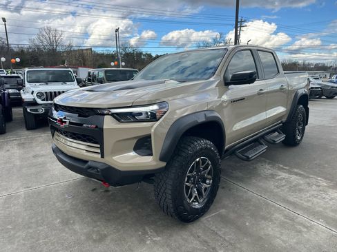 Used 2024 Chevrolet Colorado ZR2 w/ Technology Package image 4