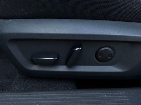 Used 2025 Nissan Rogue SV AWD/4WD image 12
