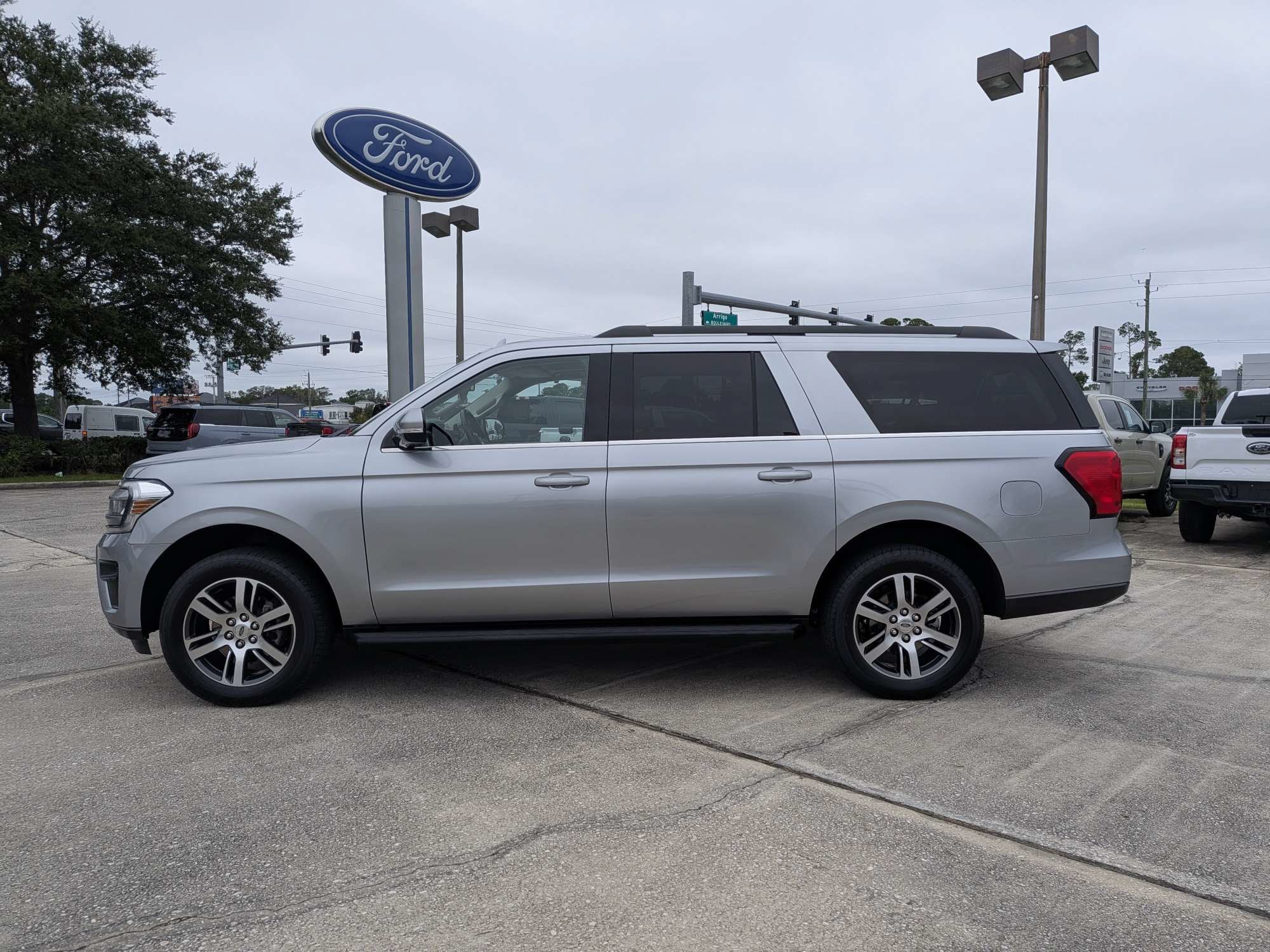 Used 2024 Ford Expedition Max XLT RWD image 6