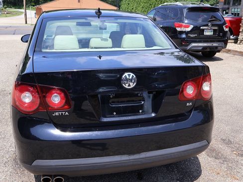 Used 2010 Volkswagen Jetta SE FWD image 7