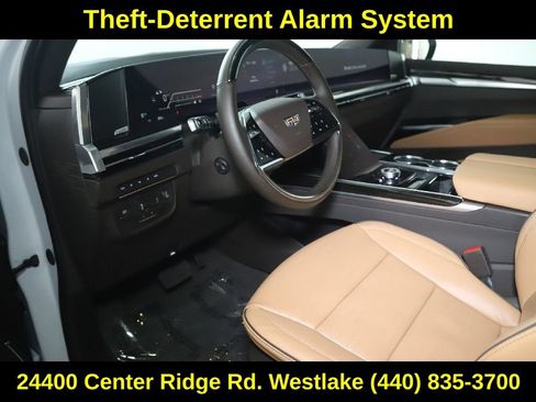 Used 2026 Cadillac Escalade Luxury w/ LPO, Floor Liner Package AWD/4WD image 18
