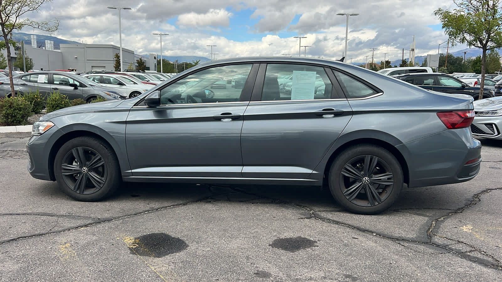 Certified 2022 Volkswagen Jetta SE FWD image 8