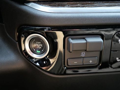 Certified 2025 GMC Sierra 1500 Elevation AWD/4WD image 25