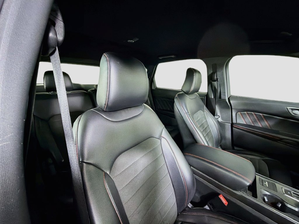 Used 2021 Ford Edge ST-Line FWD image 28