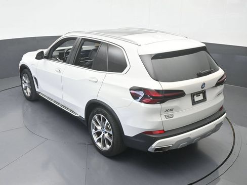 Used 2025 BMW X5 xDrive50e AWD/4WD image 52