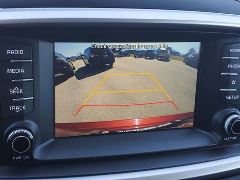 Used 2020 Kia Sorento S image 31